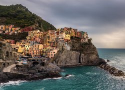 Włochy, Gmina Riomaggiore, Miejscowość Manarola, Morze Liguryjskie, Cinque Terre, Kolorowe, Domy