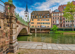 Francja, Strasburg, Domy, Kanał wodny, Rzeka, Most, Drzewa