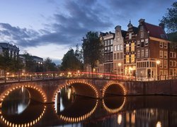 Holandia, Amsterdam, Rzeka Amstel, Most, Drzewa, Domy, Światła, Chmury