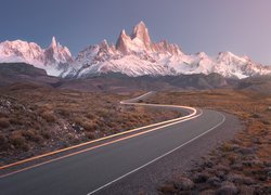 Droga w argentyńskim Parku Narodowym Los Glaciares