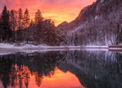 Zachód słońca, Góry, Jezioro, Lake Zavrsnica, Drzewa, Śnieg, Odbicie, Gmina Zirovnica, Słowenia