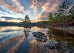 Jezioro, Drzewa, Kamienie, Niebo, Chmury, Zachód słońca, Ringerike, Norwegia