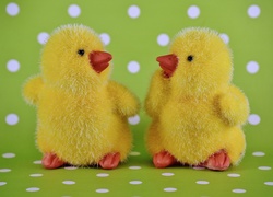 Dwa dekoracyjne żółte kurczaki
