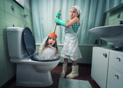Dwie dziewczynki w łazience