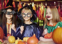 Dzieci w przebraniu na Halloween