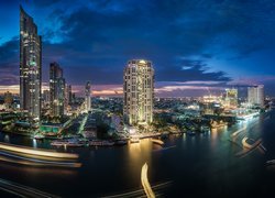 Dzielnica Khlong San, Bangkok, Tajlandia, Rzeka Chao Phraya River, Wieżowce, Zmrok