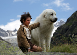 Félix Bossuet i pirenejski pies górski z francuskiego filmu przygodowego Bella i Sebastian