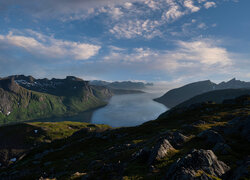 Norwegia, Wyspa Senja, Fiord, Góry, Lofoty, Morze, Niebo