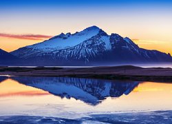 Góra Vestrahorn w Islandii o zachodzie słońca