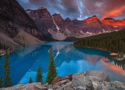 Kanada, Prowincja Alberta, Park Narodowy Banff, Góry, Jezioro Moraine, Chmury