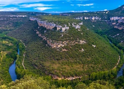 Hiszpańska rzeka Ebro wijąca się między Górami Kantabryjskimi