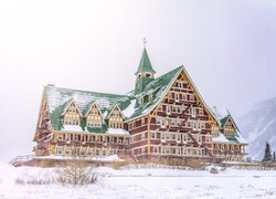 Kanada, Waterton, Budynek, Hotel, Prince of Wales Hotel, Zima, Śnieg, Drzewa, Góry