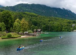 Słowenia, Jezioro Bohinjsko, Kajaki, Przystań, Lasy, Góry, Triglavski Park Narodowy