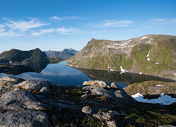 Norwegia, Wyspa Senja, Góry, Lofoty, Kamienie, Jezioro