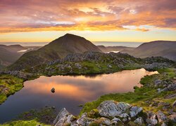 Góry, Jeziora, Innominate Tarn, Obszar Lake District, Zachód słońca, Chmury, Anglia