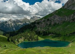 Góry, Alpy Berneńskie, Chmury, Jezioro, Lac Lioson, Drzewa, Kanton Vaud, Szwajcaria