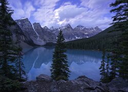 Park Narodowy Banff, Góry, Canadian Rockies, Jezioro Moraine, Drzewa, Kanada