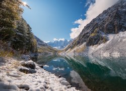  Zima, Drzewa, Śnieg, Jezioro Szawlińskie, Góry Ałtaj, Republika Ałtaju, Rosja