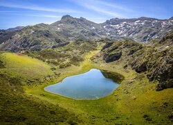 Jezioro w Rezerwacie przyrody Somiedo Natural Park w Asturii
