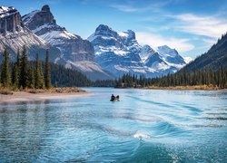 Park Narodowy Jasper, Jezioro, Lake Maligne, Kajak, Człowiek, Góry, Drzewa, Lasy, Chmury, Alberta, Kanada