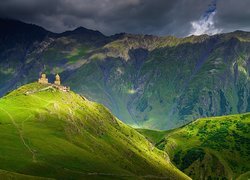 Góry, Kaukaz, Wzgórze, Klasztor Cminda Sameba, Kazbegi, Gruzja