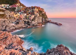 Włochy, Gmina Riomaggiore, Miejscowość Manarola, Morze Liguryjskie, Cinque Terre, Kolorowe, Domy, Skały, Zatoka