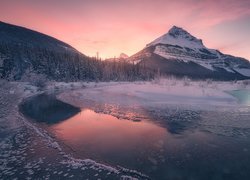 Zima, Góry Skaliste, Drzewa, Jezioro, Chmury, Alberta, Kanada