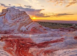 Kolorowe skały Marble Canyon o zachodzie słońca