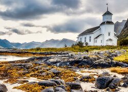 Kościół Gimsoy na Lofotach w Vagan w norweskim hrabstwie Nordland