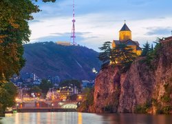 Gruzja, Tbilisi, Rzeka Kura, Most, Domy, Skały, Kościół Metechi