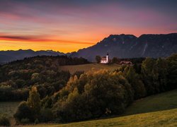 Góry, Drzewa, Lasy, Wzgórze, Kościół, Wschód słońca, Powiat Berchtesgadener, Bawaria, Niemcy