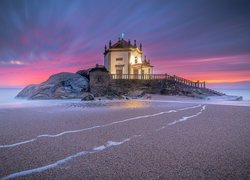Portugalia, Praia de Miramar, Morze, Kościół, Senhor da Pedra, Skały, Zachód słońca