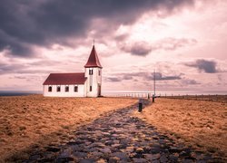Kościół we wsi Hellnar na Półwyspie Snæfellsnes w Islandii