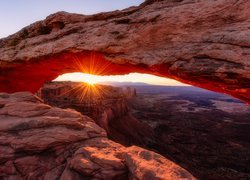 Park Narodowy Canyonlands, Kanion, Skały, Łuk skalny, Promienie słońca, Utah, Stany Zjednoczone
