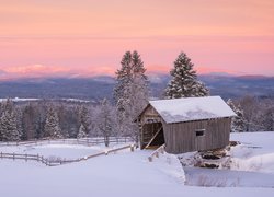 Stany Zjednoczone, Vermont, Zima, Wschód słońca, Kryty, Most, Foster Covered Bridge, Drzewa, Góry