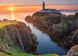 Latarnia morska, Fanad Head Lighthouse, Morze, Skały, Zachód słońca, Portsalon, Hrabstwo Donegal, Irlandia