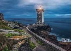 Latarnia morska, Kermorvan lighthouse, Skały, Rośliny, Morze, Gmina Conquet, Francja