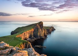 Morze Szkockie, Wybrzeże, Klif, Skały, Wyspa Skye, Półwysep Duirinish, Latarnia morska, Neist Point Lighthouse, Szkocja