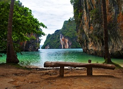 Tajlandia, Morze Andamańskie, Skały, Drzewa, Ławka