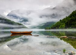 Góry, Drzewa, Mgła, Łódka, Jezioro Eidsvatnet, Skjolden, Norwegia