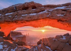Łuk, Mesa Arch, Skały, Śnieg, Promienie słońca, Wschód słońca, Park Narodowy Canyonlands, Stan Utah, Stany Zjednoczone