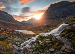 Góry, Dolina, Romsdalen, Jezioro, Potok, Skały, Norwegia