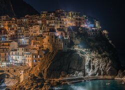 Włochy, Cinque Terre, Manarola, Morze, Skały, Miasto nocą, Domy