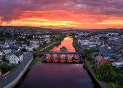 Miasto Strabane nad rzeką Mourne River w Irlandii Północnej