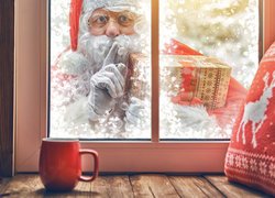 Mikołaj w oknie