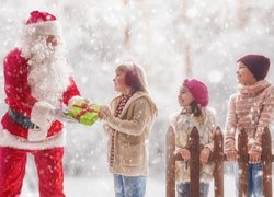 Mikołaj, Dzieci, Zima, Prezent, Płot, Śnieg, Uśmiechy, Radość
