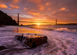 Stany Zjednoczone, Stan Kalifornia, Most Golden Gate Bridge, Cieśnina Golden Gate, Zachód słońca, Chmury