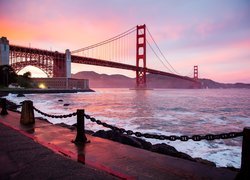Most Golden Gate Bridge, Cieśnina Golden Gate, Wschód słońca, Stan Kalifornia, Stany Zjednoczone