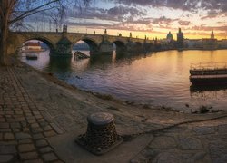 Zachód słońca, Rzeka Wełtawa, Most Karola, Praga, Czechy