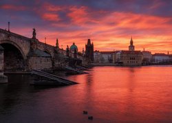 Czechy, Praga, Rzeka Wełtawa, Most Karola, Domy, Wschód słońca